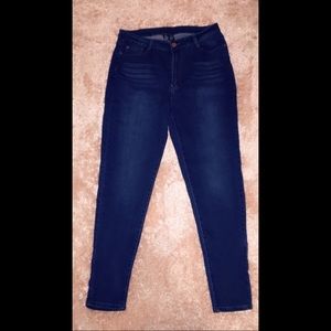 FASHION NOVA PLUS SIZE JEANS